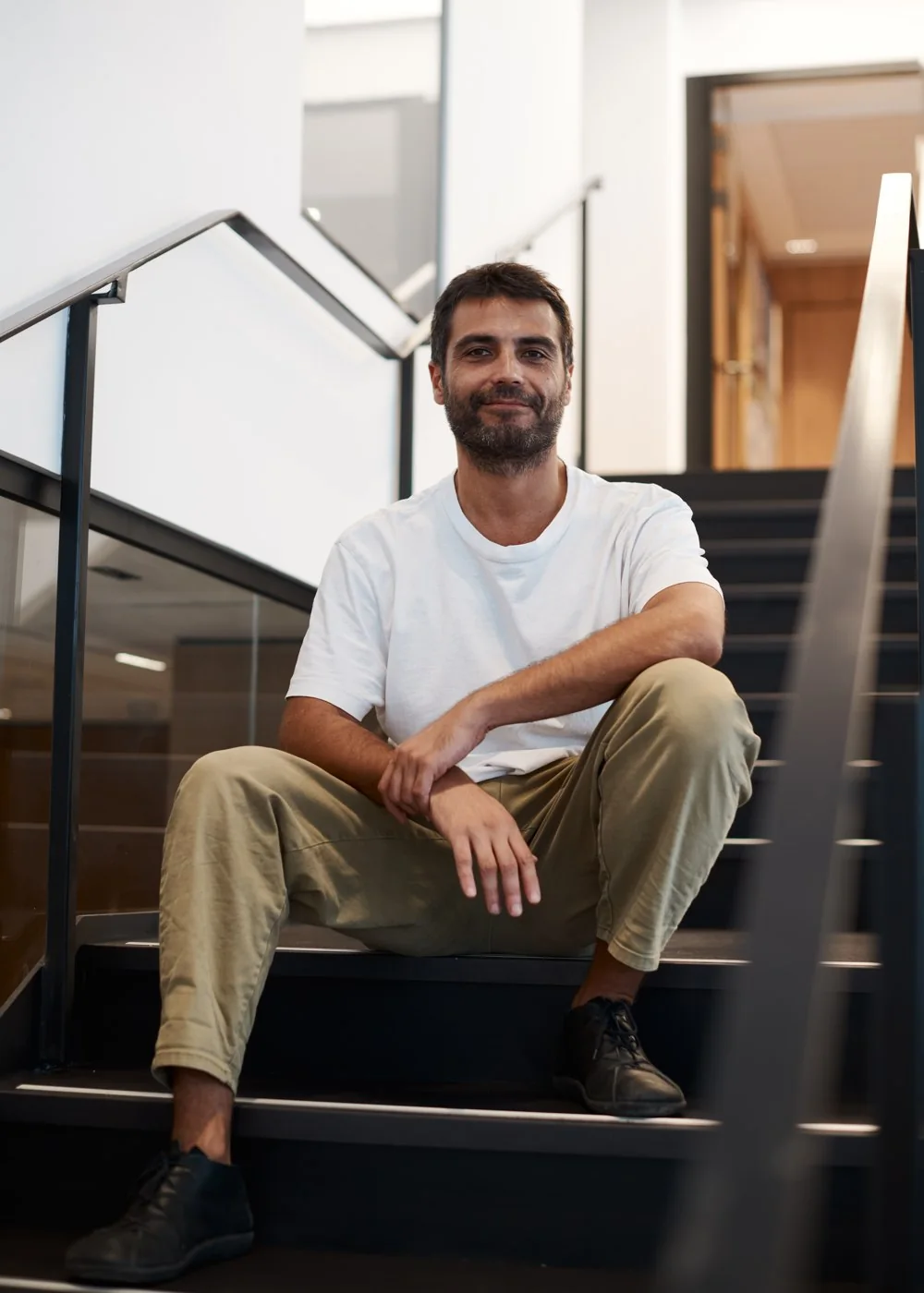 עופר בתוך אחד הפרויקטים — עופר · דיוקן